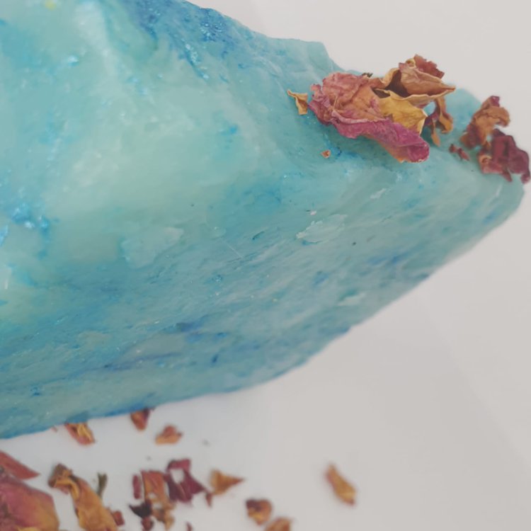 Hot Ice Soap - Мыло с ментолом и камфорой Ментоловое мыло с ментолом и камфорой применяется при бритье, а также для ощущения максимальной свежести.