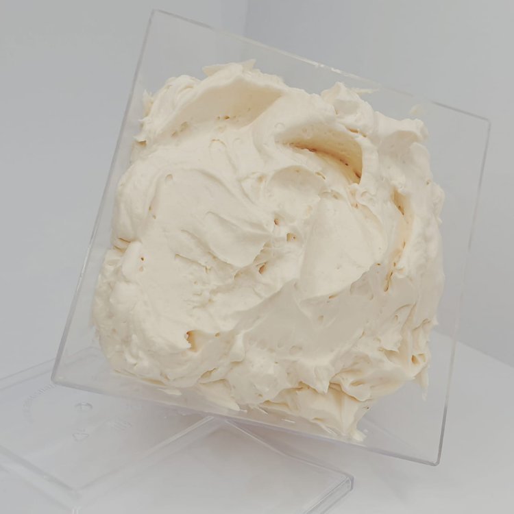Tropical Dream Yogurt Butter - Взбитое масло-йогурт для тела Взбитое масло-йогурт изготавливается из смеси баттеров на основе масел кокоса, ши и манго. Смягчает кожу и оставляет мягкое сияние